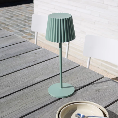 Lucide JUSTINE - Lampe de table Rechargeable Intérieur/Extérieur - Batterie/Piles - LED Dim. - 1x2W 2700K - IP54 - Avec station de charge sans fil - Vert - ambiance 1